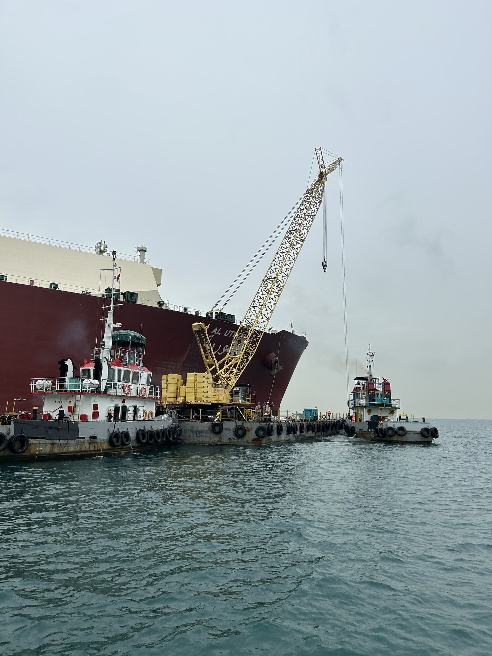Crane barge for anchor chain repair works